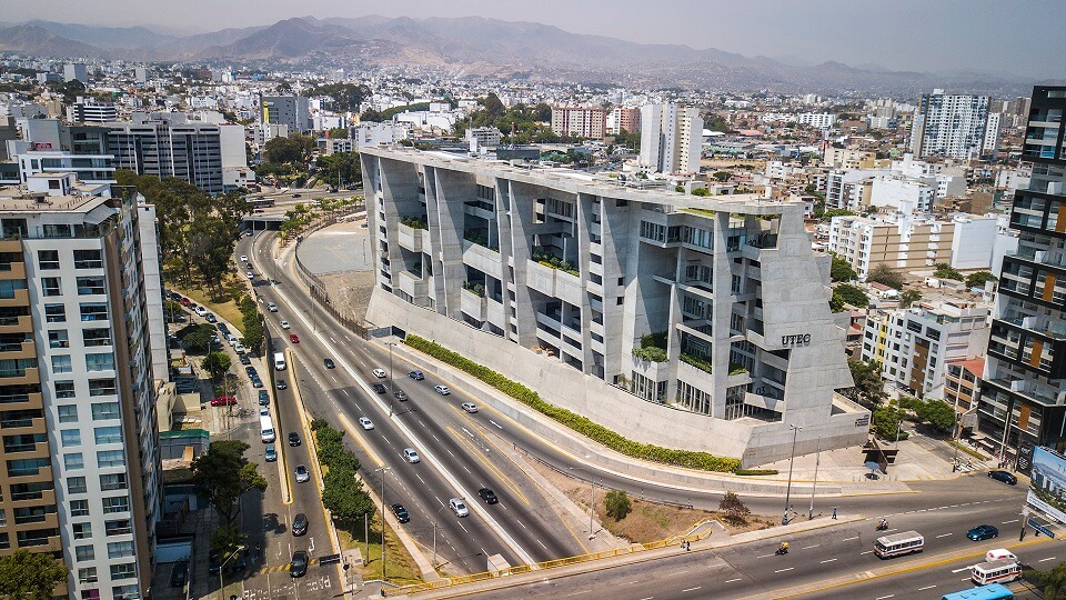 Universidad de Ingeniería y Tecnología